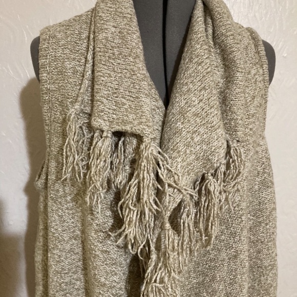 Kensie sleeveless fringe cream/tan knit cardigan size M - Picture 7 of 10
